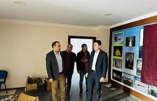 Kaymakam Partal, tadilata alınan kütüphaneyi inceledi