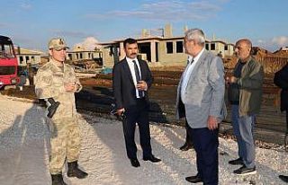 Kaymakam Soysal, deprem konutlarını yerinde inceledi
