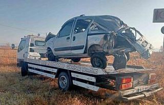 Kazada ağır yaralanan genç kızın hastanede beyin...