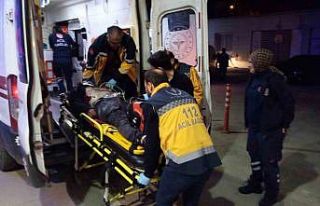 Kazada yerde sürüklenen sürücü başka otomobilin...