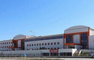 Kelkit Devlet Hastanesinde bir erkek hemşirenin 5...