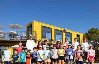 Kemer’de minik tenisçileri bir araya getiren turnuva