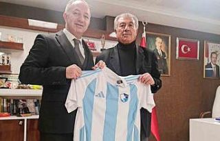 Kılbaş’a forma hediye etti