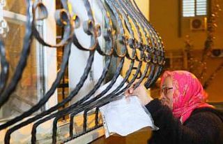 Kira borcu iddiasıyla hem eşyaları haczedildi hem...