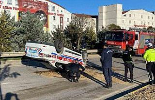 Kocaeli’de direğe çarpan jandarma aracı takla...