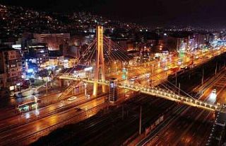 Kocaeli’de üst geçitler turuncuya büründü