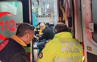 Kontrolden çıkan otomobil su kanalına devrildi:...