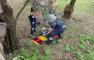 Kontrolden çıkan traktör sulama kanalına çarptı