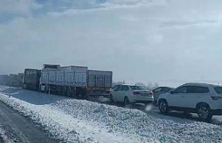 Konya’da kar, tipi ve buzlanma ulaşımı aksatıyor