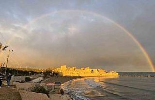 Korikos Kalesi gökkuşağı ile altın renge büründü