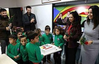 Köy okulunun fedakar öğretmenlerine öğrencilerinden...