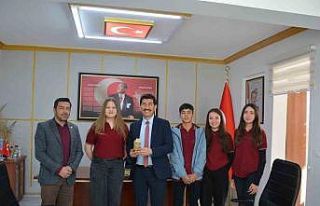 Köyceğizli öğrenciler ürettikleri çiçeklerden...