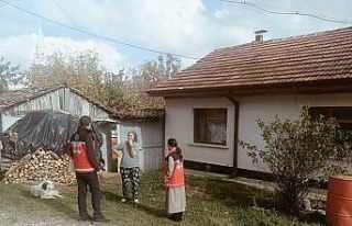 Köylerinde çıkan yangından etkilenen vatandaşlara...