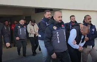 Kredi çekemeyen kişileri tuzağa düşürüp dolandıran...