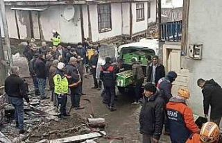 Küle dönen evdeki baba ve engelli oğlunun cansız...