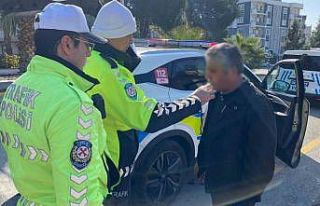 Kullandığı araçle takla atıp kaçan sürücü...