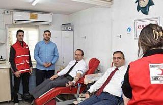 Kurum müdürleri kan bağışı kampanyasına destek...