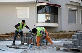 Kuşadası Belediyesi’nden kesintisiz yol mesaisi