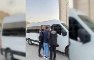 Kuşadası’nda çeşitli suçlardan aranan şüpheli...