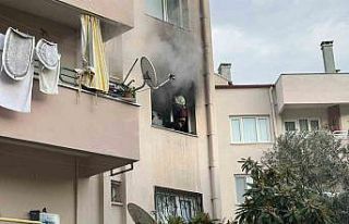 Kuşadası’nda elektrikli battaniye evi yaktı