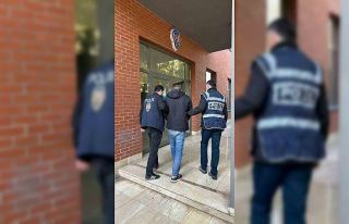 Kuyumcudan hırsızlık anı güvenlik kamerasına...