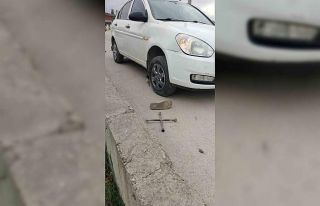 Lastik değiştirirken başına bijon anahtarı isabet...