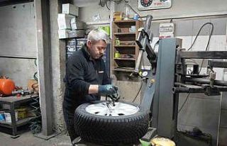 Lastikçilerde değişim mesaisi: Fiyatı 800 lira