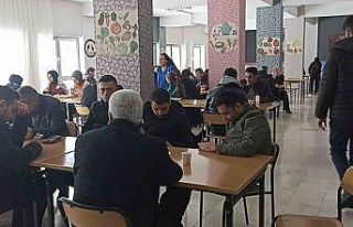 Mahsur kalan 450 yolcu ilçede misafir edildi