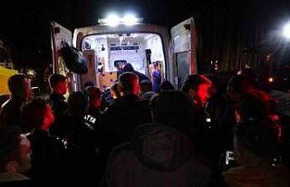 Malatya’da devrilen tırın altında kalan 2 polisten...