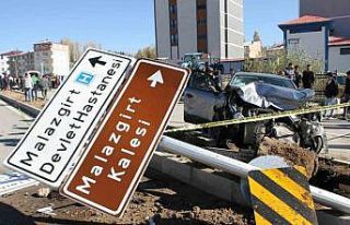 Malazgirt’te otomobiller çarpıştı: 1 ölü,...