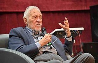 Manisalılar Atatürk ve kent tarihini İlber Ortaylı’dan...