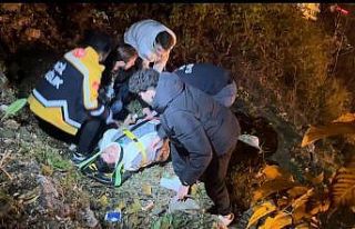 Manzarayı seyrederken tarihi surlardan düşen genç...