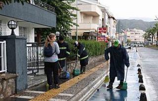Marmaris’te belediye ekiplerinin yağmur mesaisi...
