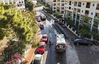 Marmaris’te temizlik çalışmaları sürüyor