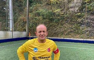 Masterler Futbol oyuncusu sahada kalp krizi geçirerek...