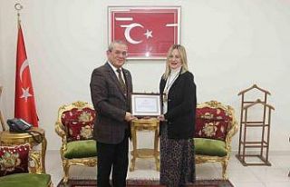 Menteşe Kaymakamı Eriş, emekli öğretmenlere hizmet...