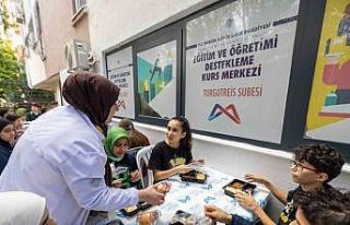 Mersin’de LGS Kurs Merkezlerinde dağıtılan yemek...