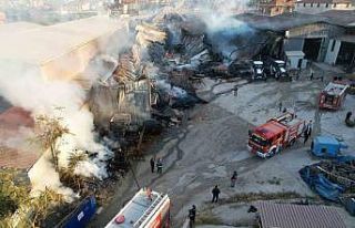 Metal fabrikasında çıkan yangın kısmen kontrol...