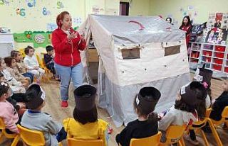 Minikler çadır kurmayı öğrendi Kızılay’ı...