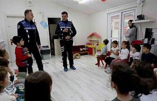 Minikleri trafik kurallarını zabıtadan öğreniyor