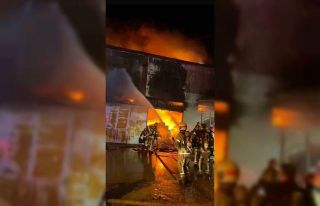 Mobilya fabrikasında yangın...Fırtına yangını...