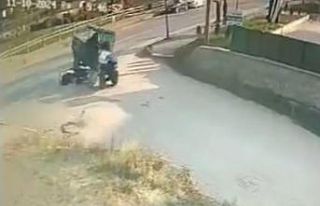 Motosiklet sürücüsü, çarpıştığı patpatın...