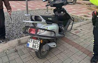 Motosikletle hafif ticari araç çarpıştı: 1 yaralı