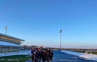 Muş’ta soğuk hava bile sporcuları durdurmadı