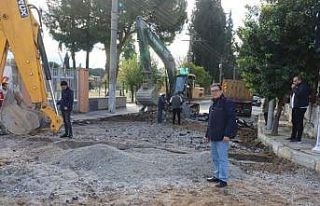 Nazilli Belediyesi ekipleri yol yenileme çalışmalarına...