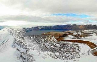 Nemrut Kalderası beyaz gelinliğini giydi