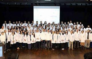 NEÜ Diş Hekimliği Fakültesinde önlük giyme heyecanı