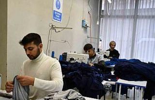 Öğrenciler hem öğreniyor hem çalışıyor