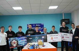 Öğrencilerin su altı robotu birinci oldu: Askeri...