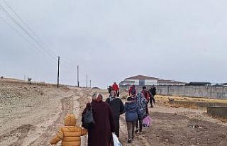 Okul yolu çamurdan geçilmiyor